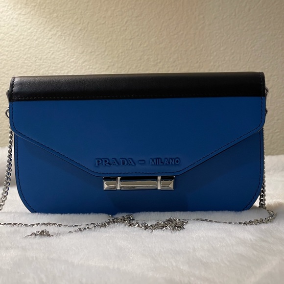 Prada - Picture 2 of 9